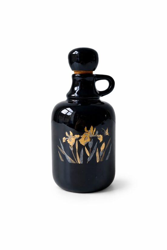 Melna keramikas karafe